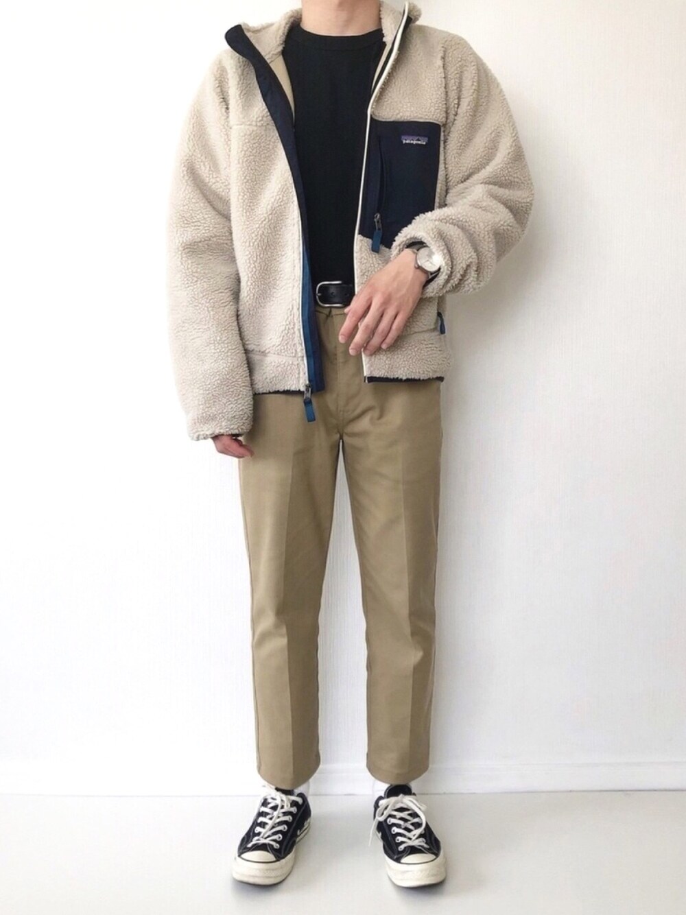 「シンプル、アウトドアスタイル、スニーカー、コンバース、CT70s、おしゃれさんと繋がりたい、カジュアル、レトロX、パタゴニア、ベージュ」｜「patagoniaのパタゴニア/ メンズ・クラシック・レトロX・ジャケット（ブルゾン、ベージュ系）」を使った、ざーとむさん（メンズ・168cm）の夏コーディネートの1枚目の写真