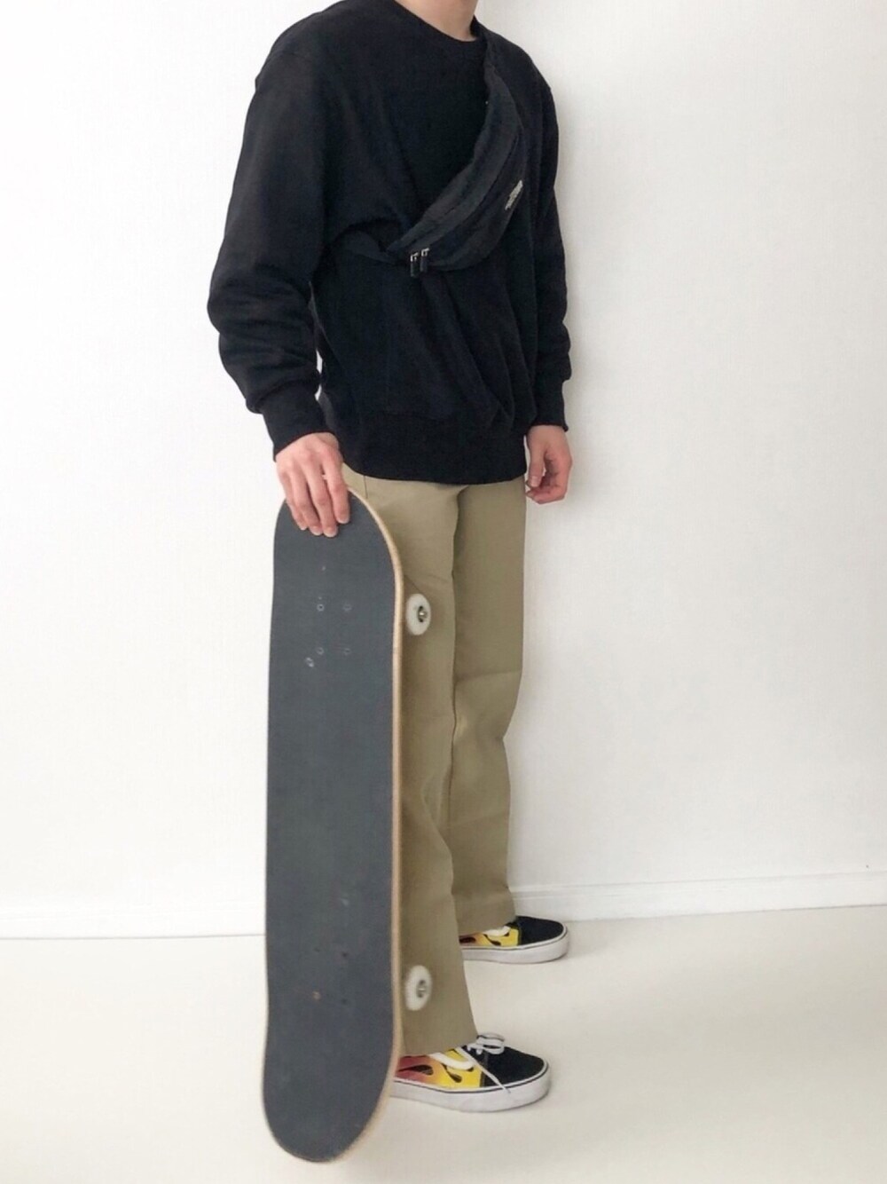 「カジュアル、プチプラ、ディッキーズ(Dickies)、GU、バンズ、オールドスクール、スケボー、スケータースタイル、874、プチプラコーデ」｜「GUのアイテム（スウェット、ブラック系）」を使った、ざーとむさん（メンズ・168cm）の冬コーディネートの1枚目の写真