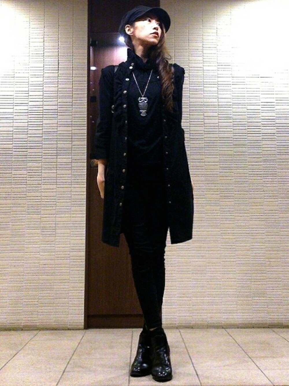 「H&M、ブラックコーデ、黒、ZARA、タートルネック、シャツワンピ、Ｄ.M.G、MARIE CLAIRE、VEGA、ozzoneste」｜「marie claireのアイテム（キャスケット、ブラック系）」を使った、ℳ ҽ ๓ ï .さん（レディース・168cm）の秋コーディネートの1枚目の写真