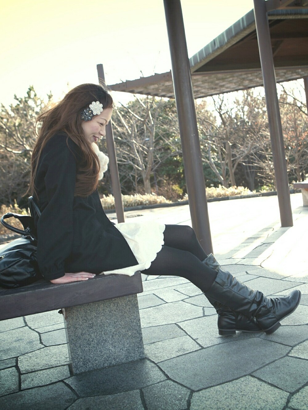 「mysty woman、黒、モノトーン、白、earth music&ecology、SWIMMER、カメラ、ポートレート、お台場、Thanks for lookingت」｜「SWIMMERの🐰👜（トートバッグ、ブラック系）」を使った、ℳ ҽ ๓ ï .さん（レディース・168cm）の冬コーディネートの1枚目の写真