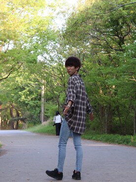 「AZUL by moussy（アズールバイマウジー）のA PERFECT DENIM COOL/A パーフェクトデニムクール（デニムパンツ）」を使った、サカスさん（メンズ・176cm）の春コーディネート