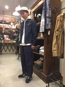 「dip（ディップ）のアイテム（チノパンツ）」を使った、谷木さん（メンズ・169cm）の春コーディネート