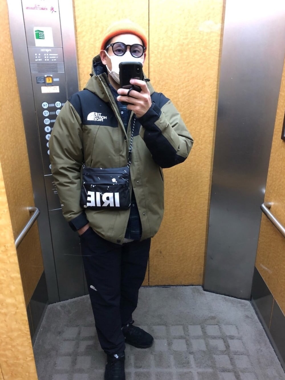 「スポーツミックス、THE NORTH FACE、NIKE、irielife、マウンテンダウンジャケット、オトナカジュアル、山口県、冬、私服、goldwin」｜「IRIE LIFEのアイテム（シャツ/ブラウス、グリーン系）」を使った、dai5rouさん（メンズ・170cm）の冬コーディネートの1枚目の写真
