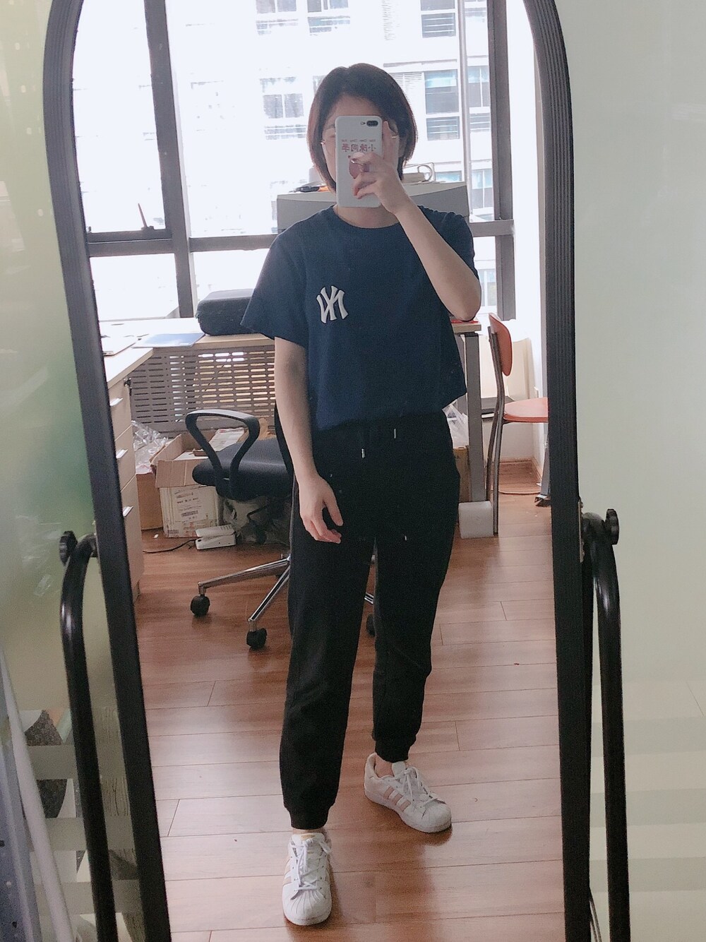 「ootd、基础款、运动搭配」｜「PULL&BEARのアイテム（チノパンツ、ブラック系）」を使った、皮卡丘丘さん（レディース・155cm）の夏コーディネートの1枚目の写真