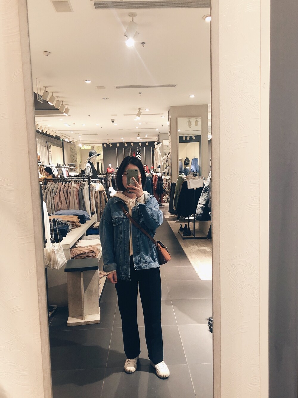 「ootd」｜「H&Mのアイテム（デニムジャケット、ブルー系）」を使った、皮卡丘丘さん（レディース・155cm）の冬コーディネートの1枚目の写真