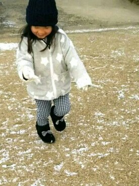 「combimini（コンビミニ）のアイテム（ブーツ）」を使った、たかなさん（キッズ・100cm）の冬コーディネート