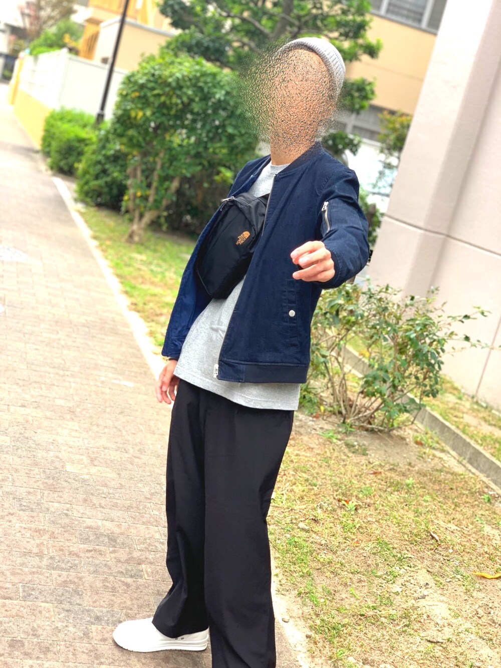 「THE NORTH FACEのアイテム（ショルダーバッグ、ブラック系）」を使った、@さん（メンズ・168cm）の秋コーディネートの1枚目の写真