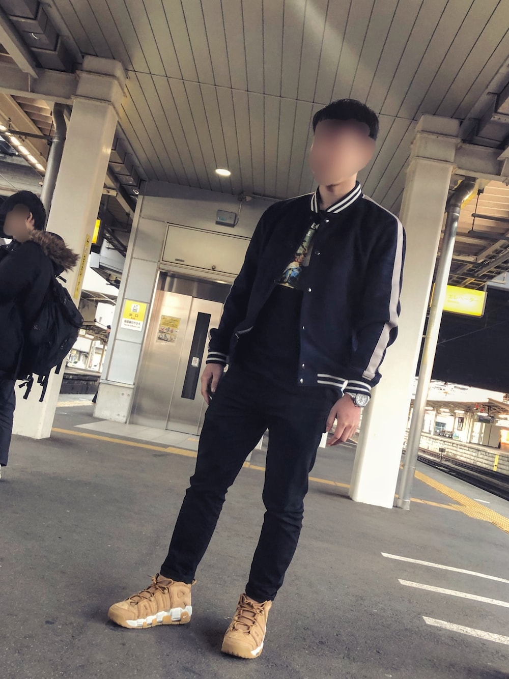 「プチプラ、プチプラコーデ、年末WEAR感謝祭、ストリート、スニーカー、モアテン、ザラ、ブルー」｜「ZARAのアイテム（スタジャン、ブルー系）」を使った、そさん（メンズ・168cm）の冬コーディネートの1枚目の写真