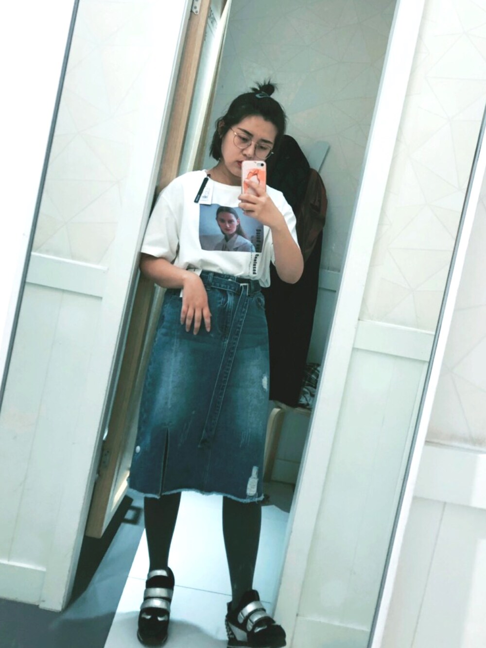 「西遇のアイテム（トップス、ホワイト系）」を使った、小绿茶要坚强さん（レディース・161cm）の春コーディネートの1枚目の写真