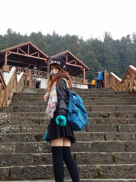 「kipling（キプリング）のKipling Fundamental Backpack（Backpack、グレー系）」を使った、Lara Saiさん（レディース）の秋コーディネート
