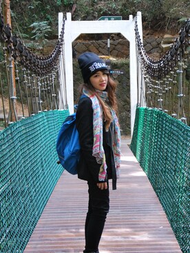 「kipling（キプリング）のKipling Fundamental Backpack（Backpack、グレー系）」を使った、Lara Saiさん（レディース）の秋コーディネート