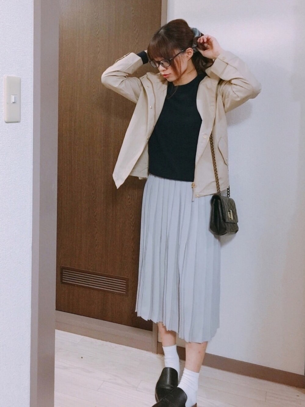 「シンプルコーデ、outfit、休日スタイル、キレイめ、GU、UNIQLO、マウンテンパーカー、バブーシュ、古着MIX、カジュアルコーデ」｜「GUのマウンテンパーカー（マウンテンパーカー、ベージュ系）」を使った、たむきちさん（レディース・159cm）の冬コーディネートの1枚目の写真