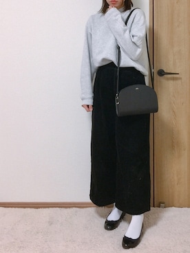 「A.P.C.（アーペーセー）のsac demi-lune 18PC（ショルダーバッグ）」を使った、たむきちさん（レディース・159cm）の冬コーディネート