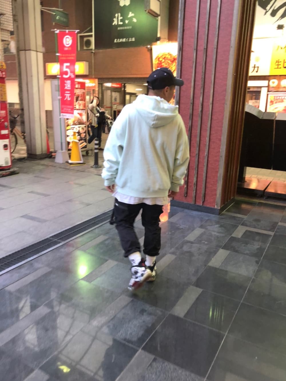 「ビッグシルエット、ストリート、おしゃれさんと繋がりたい」｜「47のアイテム（キャップ、ブラック系）」を使った、essentialsさん（メンズ・165cm）の夏コーディネートの1枚目の写真