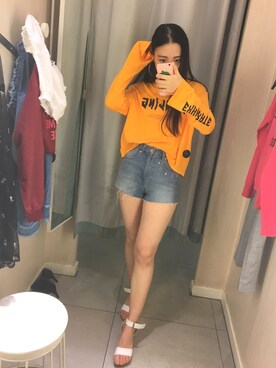 「H&M（エイチ・アンド・エム）のアイテム（Tシャツ/カットソー、オレンジ系）」を使った、西恩下次再见_SYさん（レディース）の春コーディネート