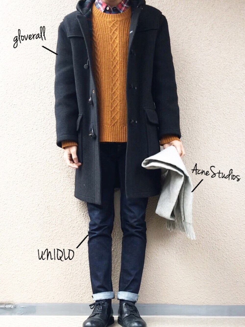 「冬コーデ、大人カジュアル、きれいめカジュアル、gloverall、AcneStudios、UNIQLO」｜「Gloverallのアイテム（ダッフルコート、ブラック系）」を使った、tasukuさん（メンズ・180cm）の冬コーディネートの1枚目の写真