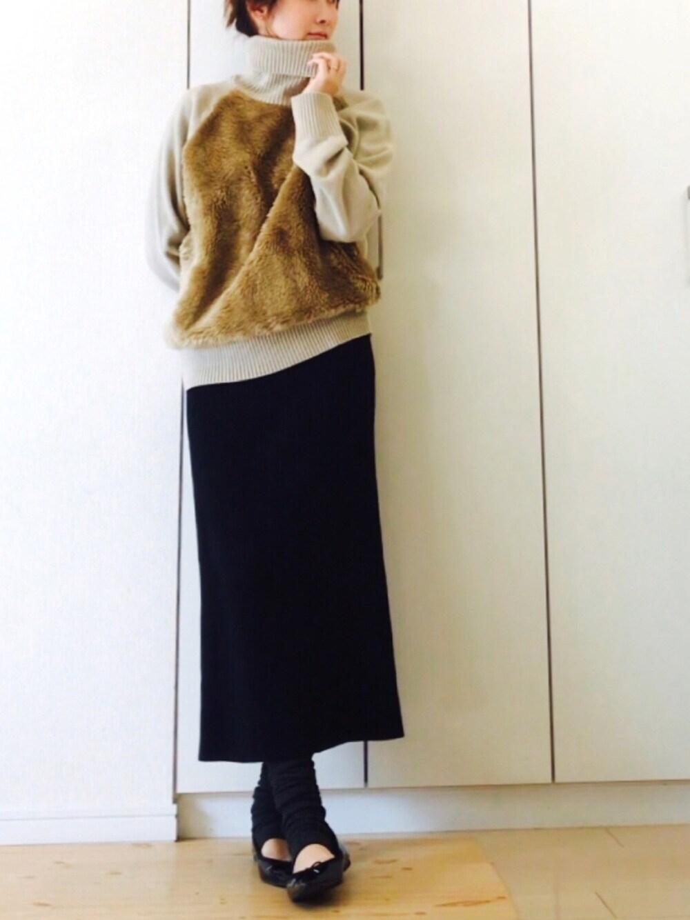 「タートルネックニット、UNIQLOレギンス、ユニクロ、レギンス、バレエシューズ、メリノブレンドリブスカート、ニットスカート、大人カジュアル、ママコーデ、ボア」｜「JOURNAL STANDARDのボアコンビタートルプルオーバー#（ニット/セーター、ベージュ系）」を使った、NAnaさん（レディース・158cm）の冬コーディネートの1枚目の写真