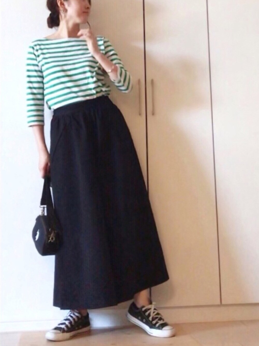 「HARUSAKU CC、スニーカーソックス、靴下、ワイドパンツ、chacocloset、U.S.POLO ASSN.、プチプラ、シンプル、大人カジュアル、ボーダー」｜「Chaco closetの綿フレアワイドパンツ（その他パンツ、ブラック系）」を使った、NAnaさん（レディース・158cm）の春コーディネートの1枚目の写真