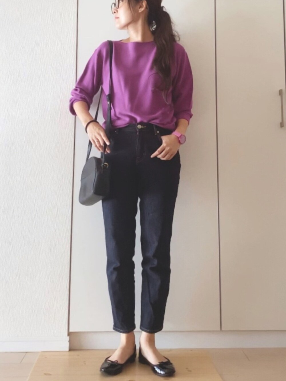 「NOLLEY'S、パープル、ピンク、ニット、ボトルネック、メガネ女子、バレエシューズ、シンプルコーデ、秋コーデ、SKAGEN」｜「NOLLEY’Sのボトルネックホールガーメントニット（ニット/セーター、ピンク系）」を使った、NAnaさん（レディース・158cm）の秋コーディネートの1枚目の写真