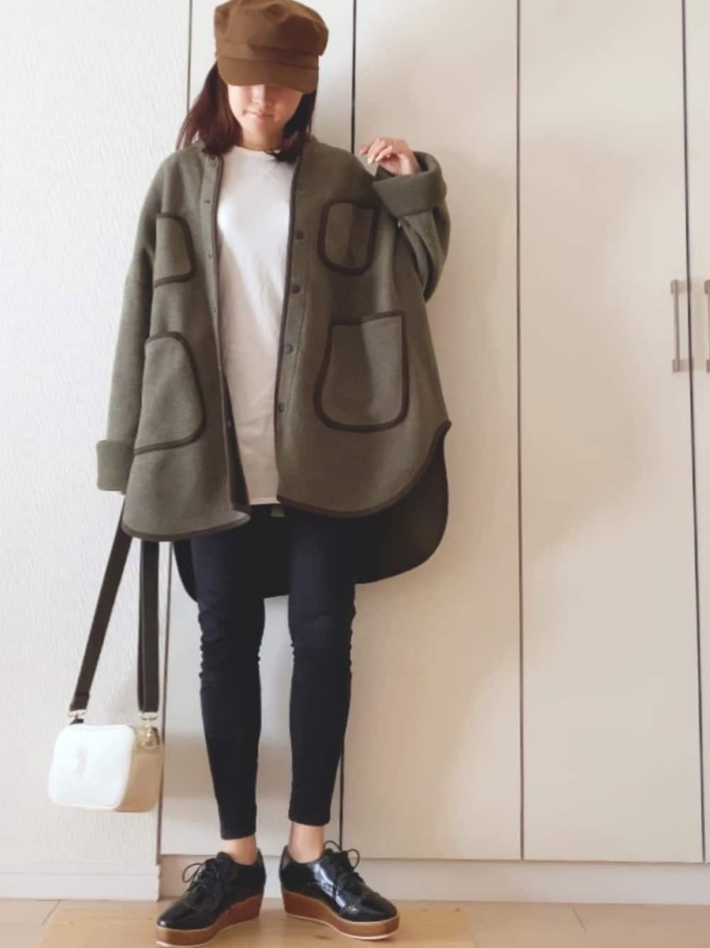 「フリース、フリースジャケット、カーキアウター、ne-net、ネネット、黒スキニー、キャスケット、14+、U.S.POLO ASSN.、シンプルコーデ」｜「Ne-netのトップフリース（ブルゾン、グリーン系）」を使った、NAnaさん（レディース・158cm）の秋コーディネートの1枚目の写真