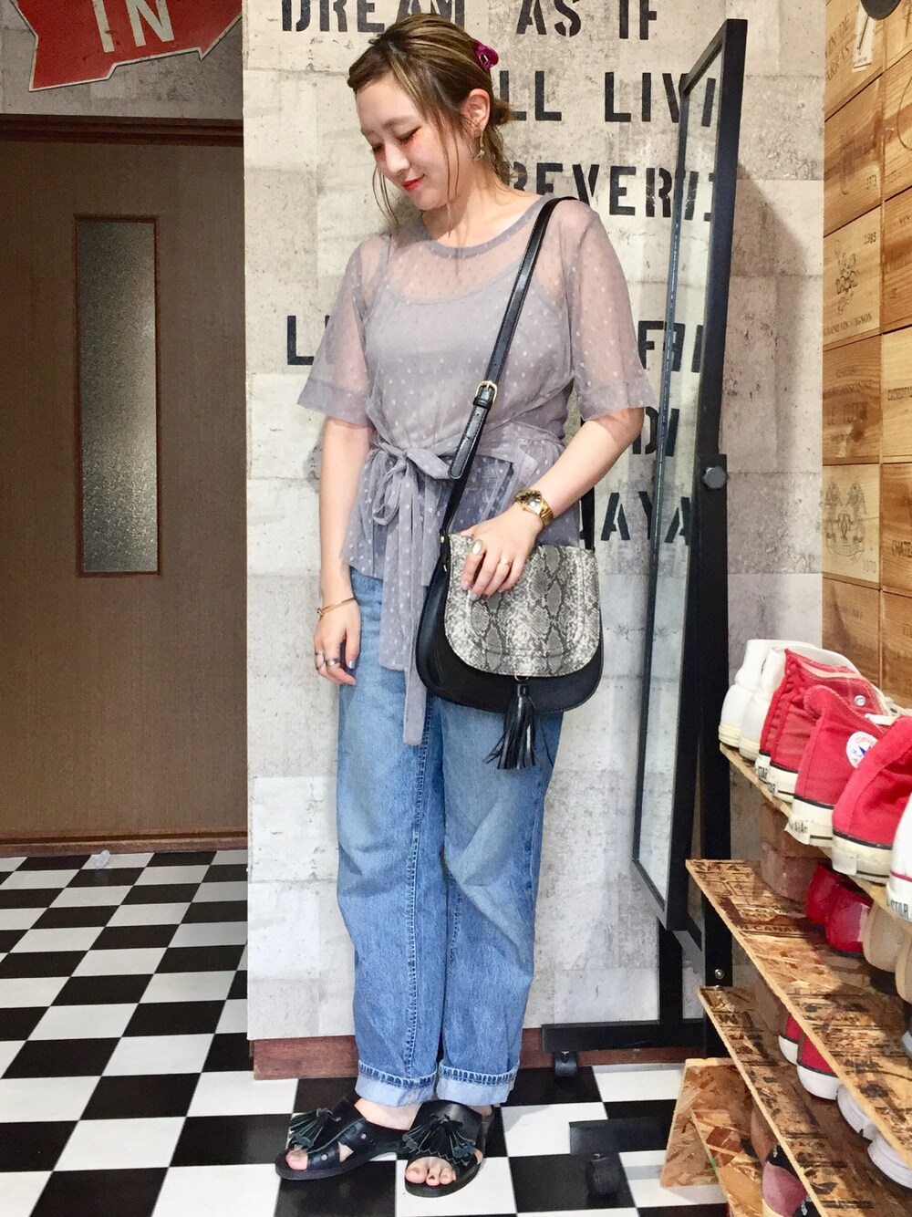 「ドットチュール、チュールトップス、パイソン柄、シンプル、大人カジュアル、ベンサン、便所サンダル、bench、ママコーデ、低身長」｜「AS KNOW AS PINKYの☆ZOZO限定☆キャミソール付チュールPO【半袖・プルオーバー】（Tシャツ/カットソー、グレー系）」を使った、I am AI♡。さん（レディース・152cm）の夏コーディネートの1枚目の写真
