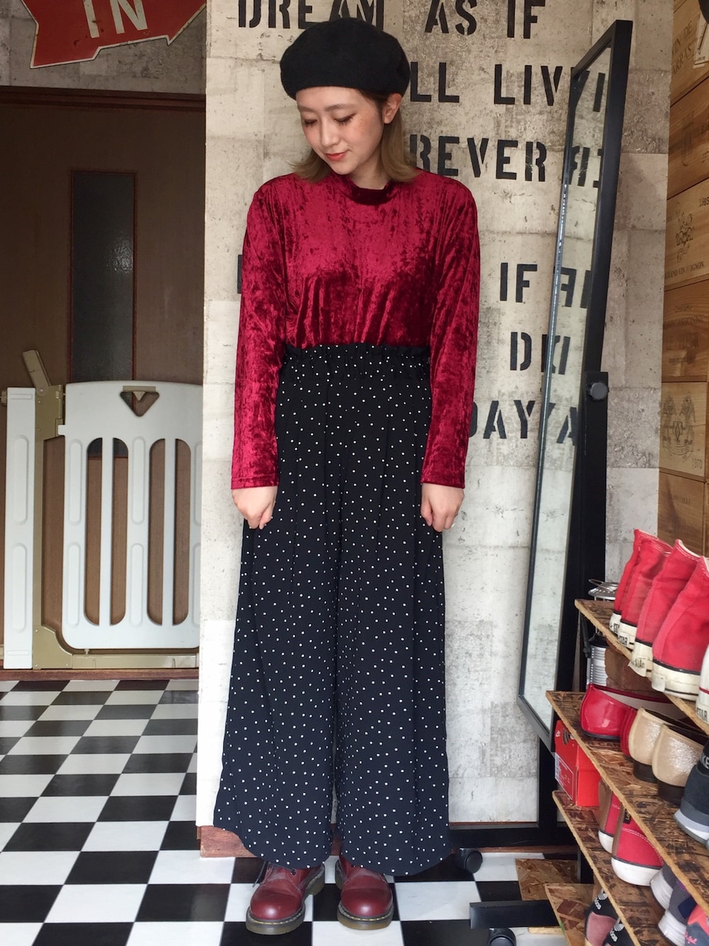 「オシャレパッソ、ワインレッド、ドットパンツ、秋コーデ、マーチン、ベレー帽、Dr.Martens、ママコーデ、低身長、152cm」｜「niko and...のオリジナル カラーBベレー【niko and ...】（ハンチング/ベレー帽、グレー系）」を使った、I am AI♡。さん（レディース・152cm）の秋コーディネートの1枚目の写真