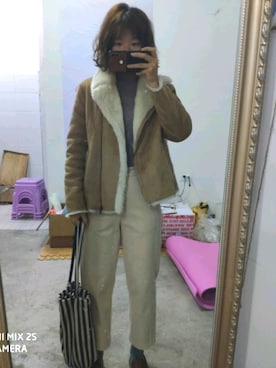 「アイテム（その他アウター、ゴールド系）」を使った、艾木安格瑞2018さん（レディース・160cm）の春コーディネート