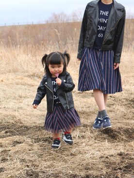 「ストライプ」｜「アイテム（ライダースジャケット）」を使った、SuzuMinaさん（キッズ・80cm）の春コーディネート