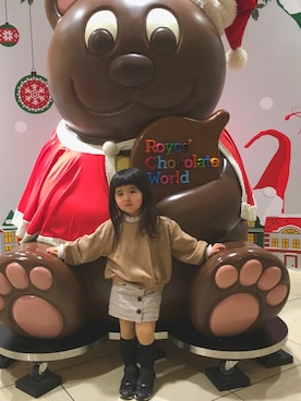 「フリルトップス」｜「アイテム（スカート）」を使った、SuzuMinaさん（キッズ・90cm）の秋コーディネート