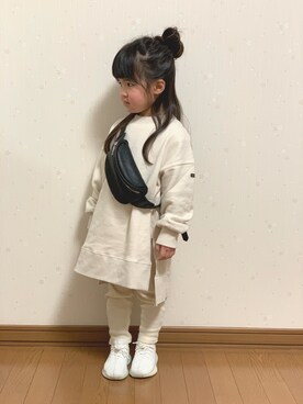 「イージーブースト」｜「アイテム（スウェット）」を使った、SuzuMinaさん（キッズ・90cm）の冬コーディネート