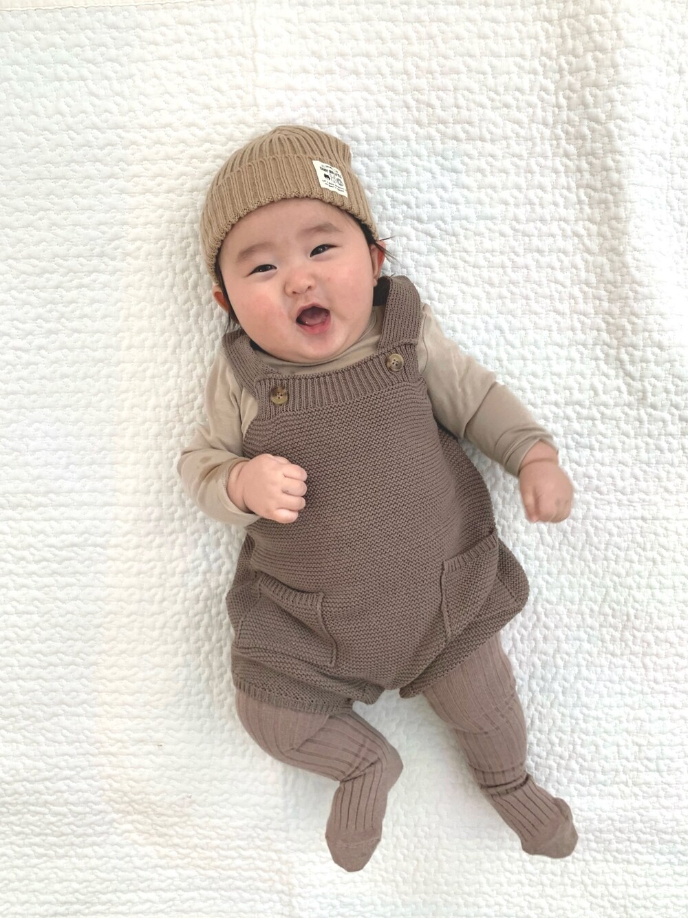 「秋サロペ2020たけのこ派、ニット、サロペット、ベビーコーデ、赤ちゃん、タイツ」｜「Birthdayのアイテム（サロペット/オーバーオール、ブラウン系）」を使った、SuzuMinaさん（キッズ・110cm）の秋コーディネートの1枚目の写真