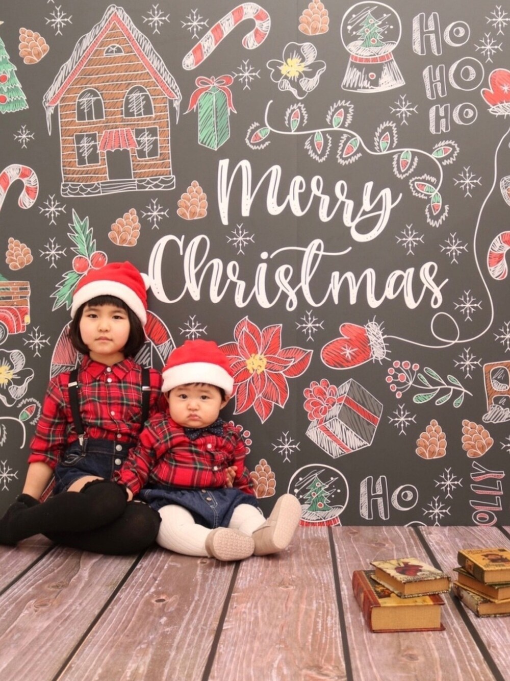 「クリスマスコーデ、クリスマス、チェックシャツ、赤、ベビーコーデ、赤ちゃん、姉弟コーデ、リンクコーデ、おそろいコーデ」｜「H&MのH&M - コットンフランネルシャツ - レッド（シャツ/ブラウス、レッド系）」を使った、SuzuMinaさん（キッズ・110cm）の冬コーディネートの1枚目の写真