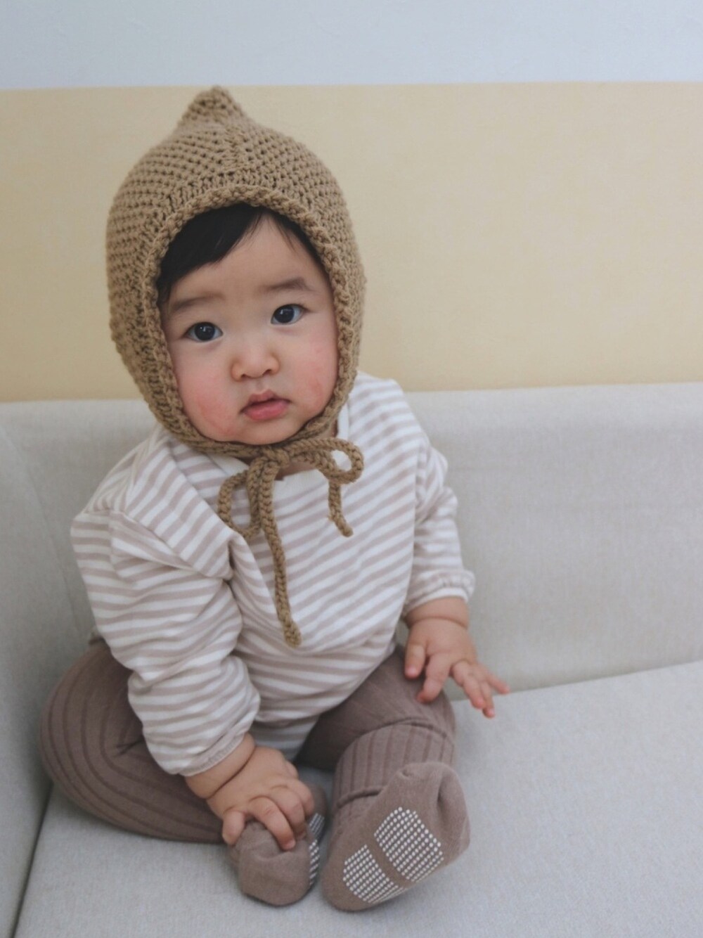 「赤ちゃん、ベビーコーデ、ボンネット、ボーダー、ロンパース、リブタイツ」｜「韓国子供服のアイテム（ロンパース、その他）」を使った、SuzuMinaさん（キッズ・110cm）の冬コーディネートの1枚目の写真