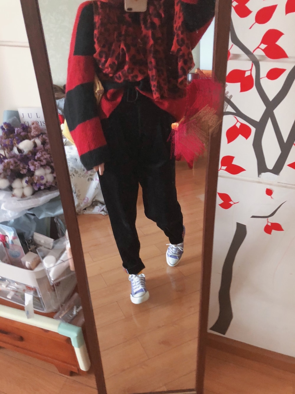 「peacebirdのアイテム（パンツ、ブラック系）」を使った、Mia$Oさん（レディース・163cm）の秋コーディネートの1枚目の写真