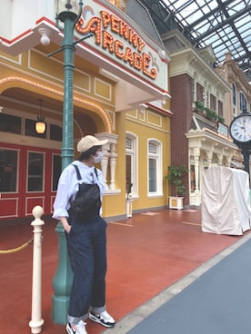 「ディズニーランド」｜「アイテム（サロペット/オーバーオール）」を使った、やななさん（レディース・160cm）の秋コーディネート