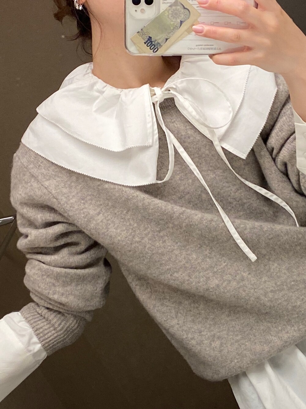 「KBF、UNIQLO、カジュアル、シンプルコーデ、秋冬コーデ、低身長コーデ、ニット、ガーリー、襟フリル、襟」｜「UNIQLOのプレミアムラムクルーネックセーター（長袖）（ニット/セーター、グレー系）」を使った、momokoさん（レディース・154cm）の冬コーディネートの1枚目の写真