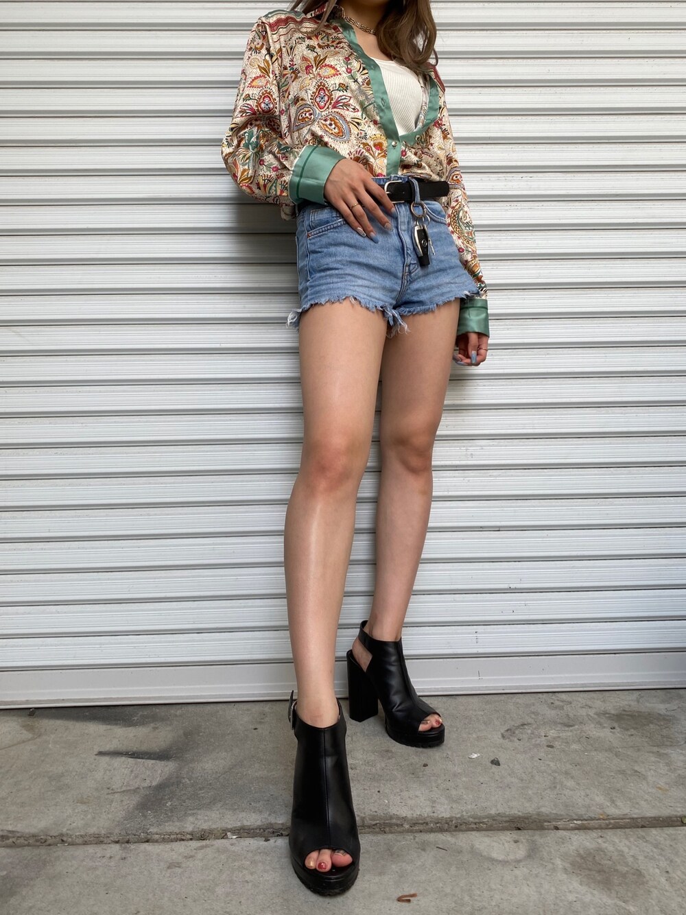 「プチプラ、柄シャツ、夏コーデ、ZARA、H&M」｜「EVRISのアイテム（ネックレス、ゴールド系）」を使った、222さん（レディース・159cm）の夏コーディネートの1枚目の写真