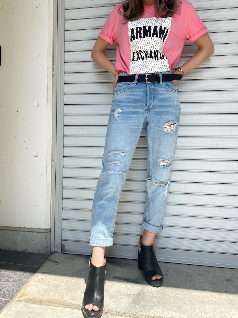 「パンツスタイル、ピンク、armaniexchange、ラクチンコーデ、プチプラ、H&M」｜「ARMANI EXCHANGEのアイテム（Tシャツ/カットソー、ピンク系）」を使った、222さん（レディース・159cm）の夏コーディネートの1枚目の写真