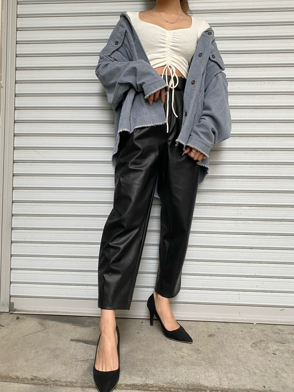 「秋コーデ、コーデュロイ、コーデュロイジャケット、プチプラ、H&M、ZARA、レザーパンツ」｜「ZARAのアイテム（ニット/セーター、ホワイト系）」を使った、222さん（レディース・159cm）の秋コーディネートの1枚目の写真