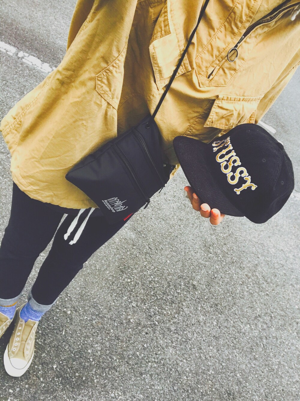 「アノラックパーカー、秋コーデ、GU、デニムパンツ、stussy、Manhattan Portage、グローバルワーク(GLOBAL WORK)」｜「ONES STROKEのアイテム（マウンテンパーカー、ベージュ系）」を使った、ma.さん（レディース・167cm）の秋コーディネートの1枚目の写真
