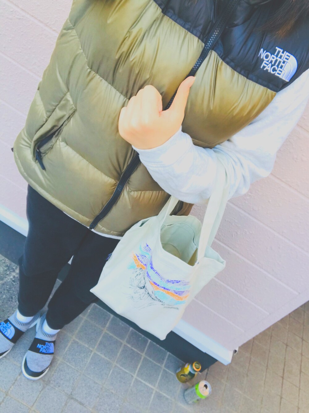「山、THE NORTH FACE、CHUMS、NIKE、ダウンベスト、スウェットパンツ、sporty」｜「THE NORTH FACEのザ・ノース・フェイス メンズダウンベスト / ヌプシベスト（ダウンベスト、グリーン系）」を使った、ma.さん（レディース・167cm）の冬コーディネートの1枚目の写真