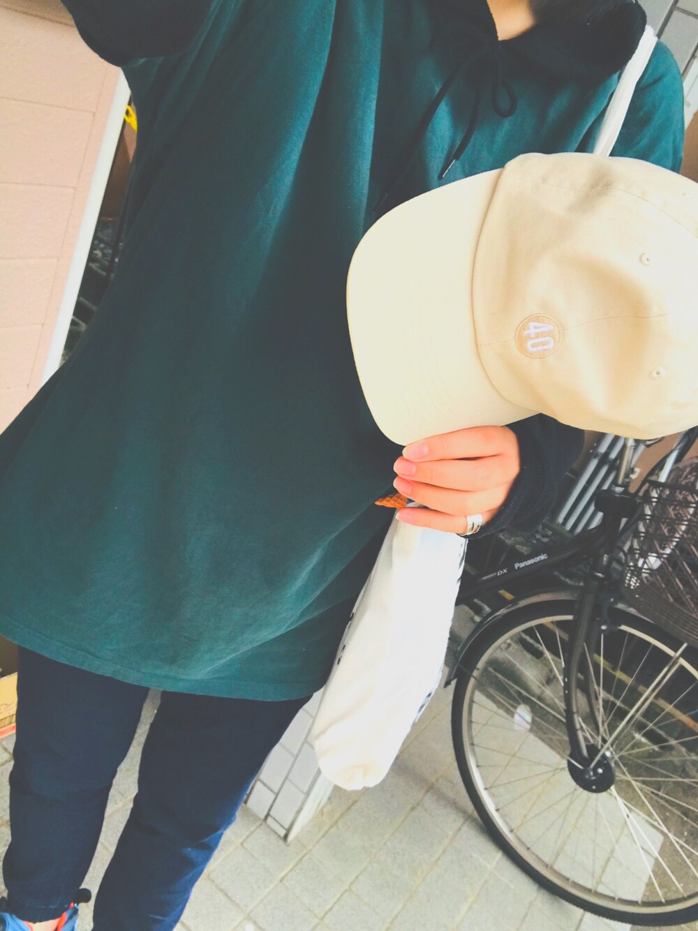 「シンプル、リーボック(Reebok)、UNIQLO、プチプラ、今日のコーデ、ラクチンコーデ」｜「BEAMSのアイテム（キャップ、ベージュ系）」を使った、ma.さん（レディース・167cm）の春コーディネートの1枚目の写真