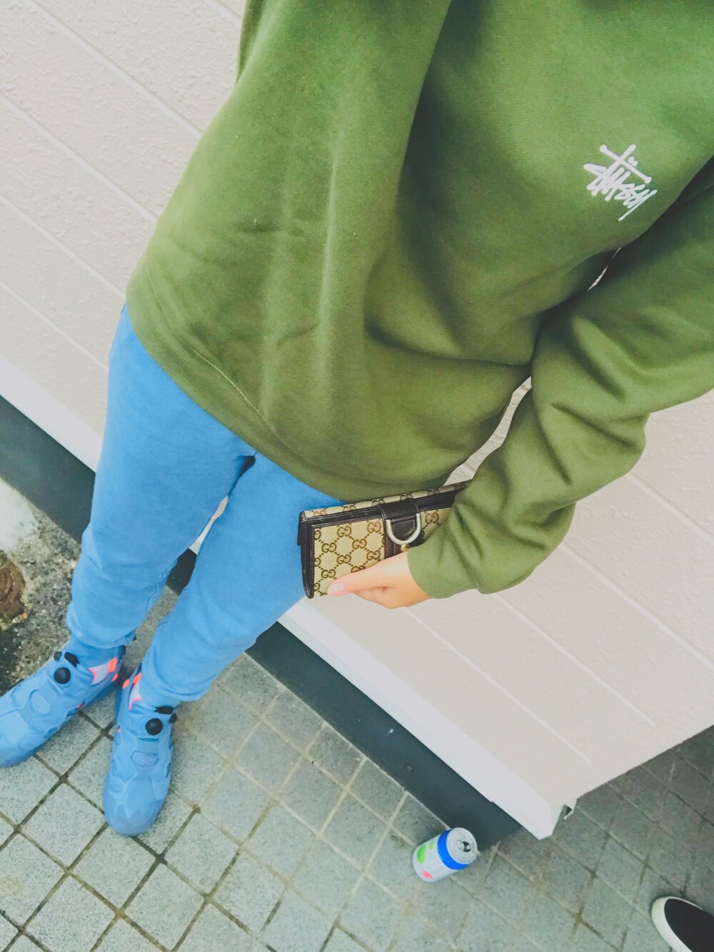 「シンプルコーデ、秋のコーデ、雨の日コーデ、stussy、GU、リーボック(Reebok)、スウェット」｜「STUSSYのBasic Stussy Crew（スウェット、グリーン系）」を使った、ma.さん（レディース・167cm）の秋コーディネートの1枚目の写真