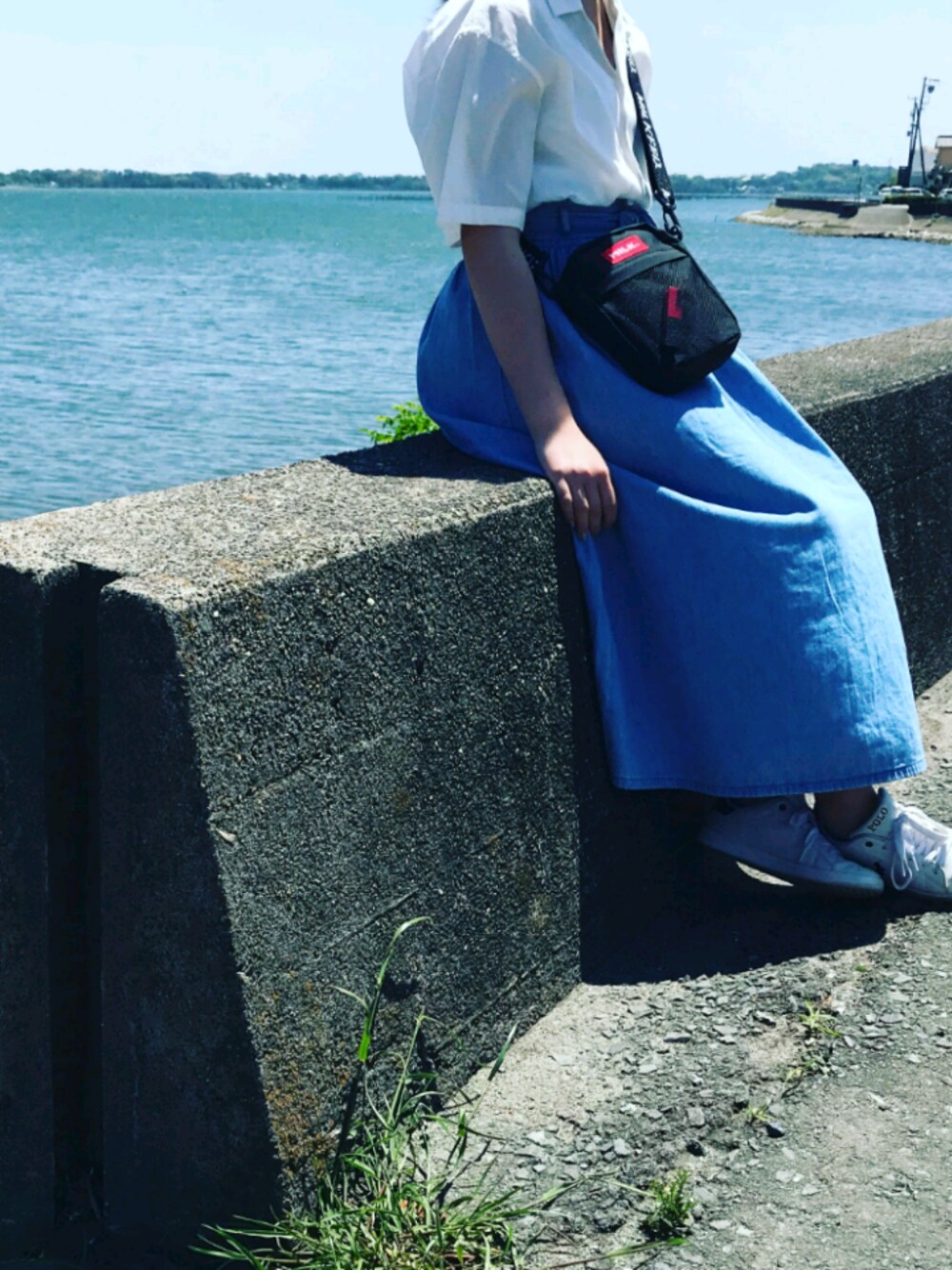 「#春コーデ、SEA」｜「GUのアイテム（デニムスカート、ブルー系）」を使った、まよさん（レディース・161cm）の春コーディネートの1枚目の写真