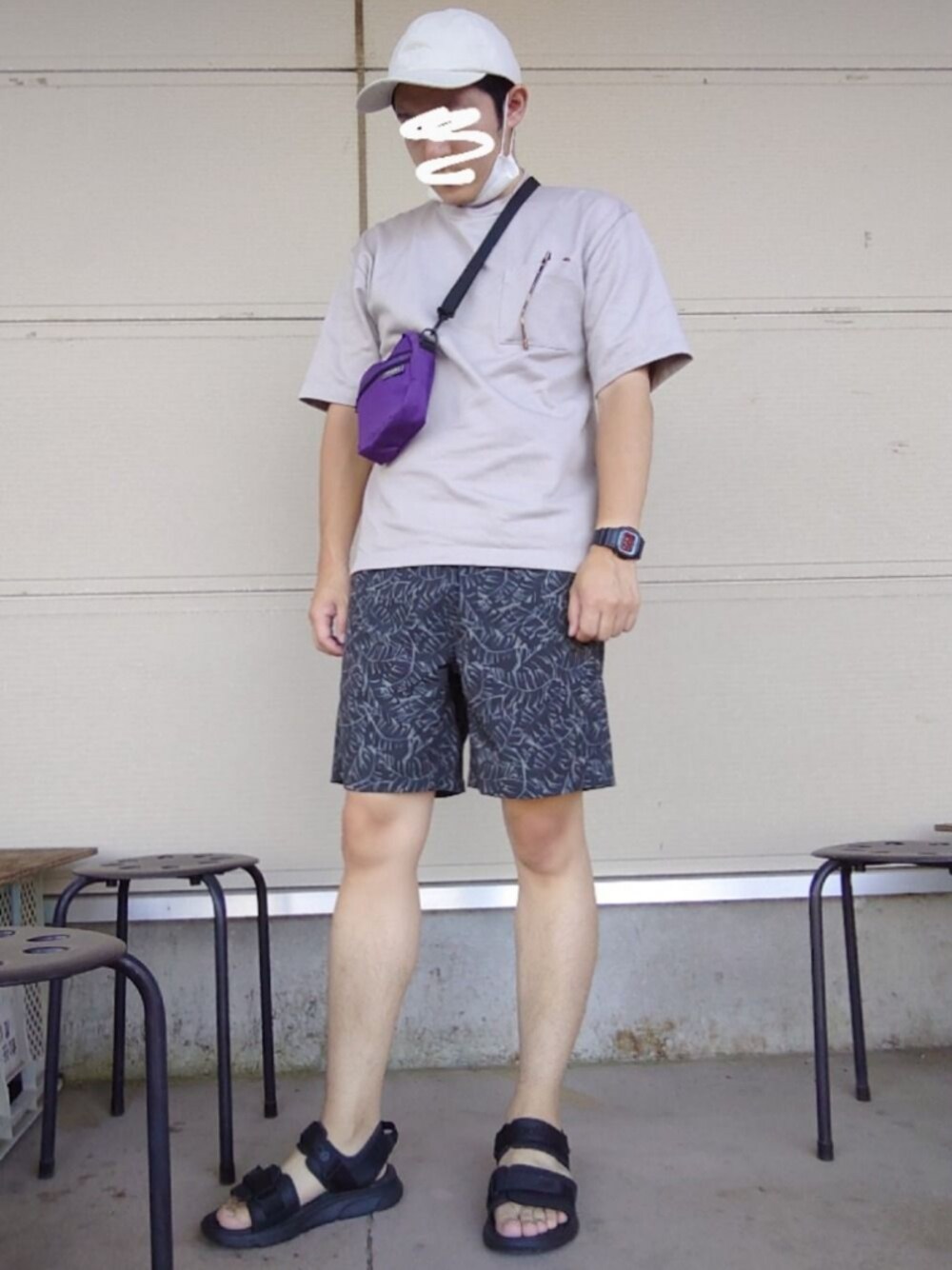 「夏コーデ、プチプラ、キャップ、ポケットＴシャツ、ハーフパンツ、スポーツサンダル、ショルダーバッグ、モノトーン、ボタニカル、いいね、save、フォローお願いします🤑」｜「NEW BALANCEの【ニューバランス】スポーツサンダル SDL250（サンダル、ブラック系）」を使った、ひろやすさん（メンズ・170cm）の夏コーディネートの1枚目の写真