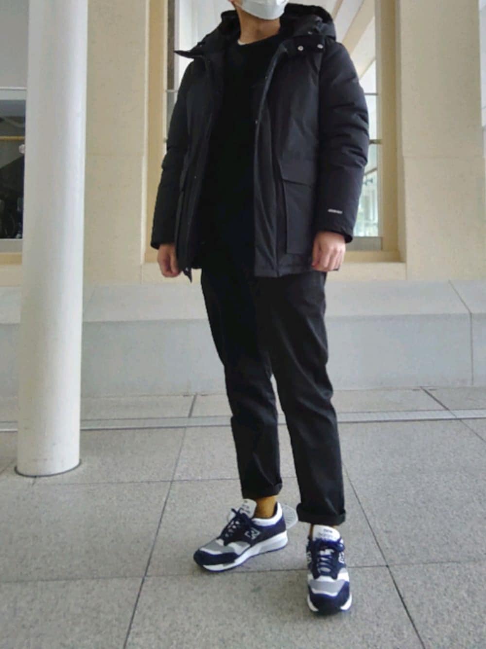 「冬コーデ、カジュアル、ブラックコーデ、ワントーンコーデ、ダウンジャケット、フリース、ベイカーパンツ、new balance 1500、いいね、save、フォローお願いします🤑、おしゃれさんと繋がりたい」｜「UNIQLOのフリースプルオーバー（長袖）（Tシャツ/カットソー、ブラック系）」を使った、ひろやすさん（メンズ・170cm）の冬コーディネートの1枚目の写真
