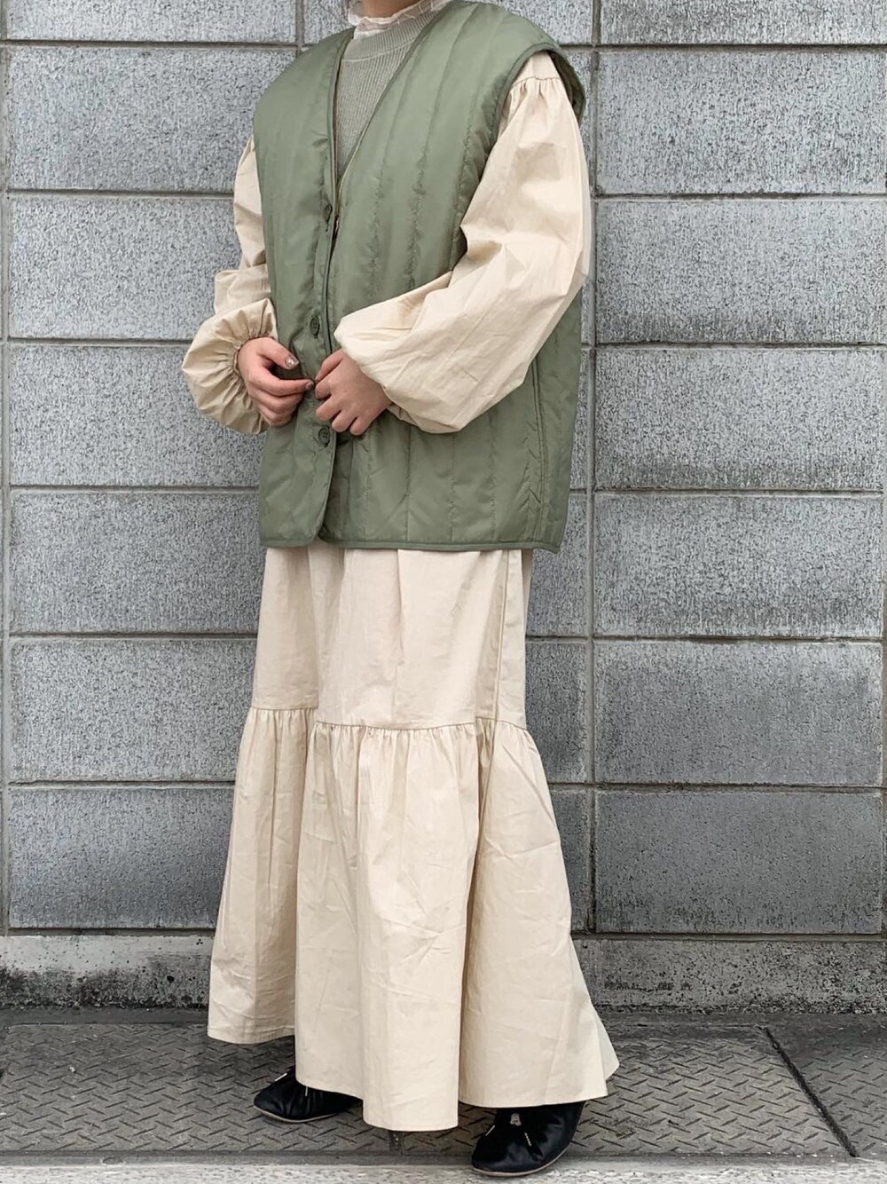 「春、低身長、グリーン、ベスト、キルティング」｜「w closetのミリタリーコート+中綿キルトベスト　2SET（ミリタリージャケット、グリーン系）」を使った、Nakagawa mikuさん（レディース・152cm）の春コーディネートの1枚目の写真