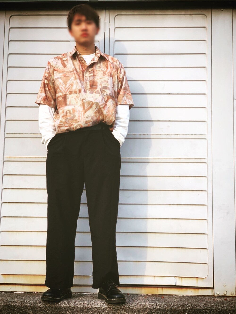 「おしゃれさんと繋がりたい、春夏コーデ、Dr.Martens、古着、いいね、save、フォローお願いします🤑、ワイドパンツ、柄シャツ、タックイン、HARE、プチプラ」｜「古着のアイテム（ポロシャツ、ベージュ系）」を使った、natsukiさん（メンズ・171cm）の春コーディネートの1枚目の写真