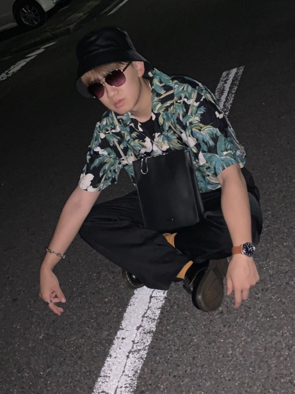 「シャツ好き集まれ、柄シャツ、古着、サングラス、HARE、niko and ...、ドクターマーチン、COACH、おしゃれさんと繋がりたい、フォローミー」｜「HAREのリバーシブルバケットハット(HARE)（ハット、ブラック系）」を使った、natsukiさん（メンズ・171cm）の夏コーディネートの1枚目の写真