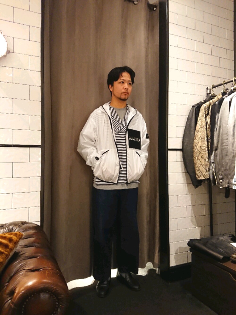 「ナイロンパーカー、ワイドデニム、ローファー」｜「DUVETICAのDUVETICA/デュベティカ/ナイロンブルゾン -CINNEIDIGHDUE-（ブルゾン、ブルー系）」を使った、keitaさん（メンズ・177cm）の春コーディネートの1枚目の写真